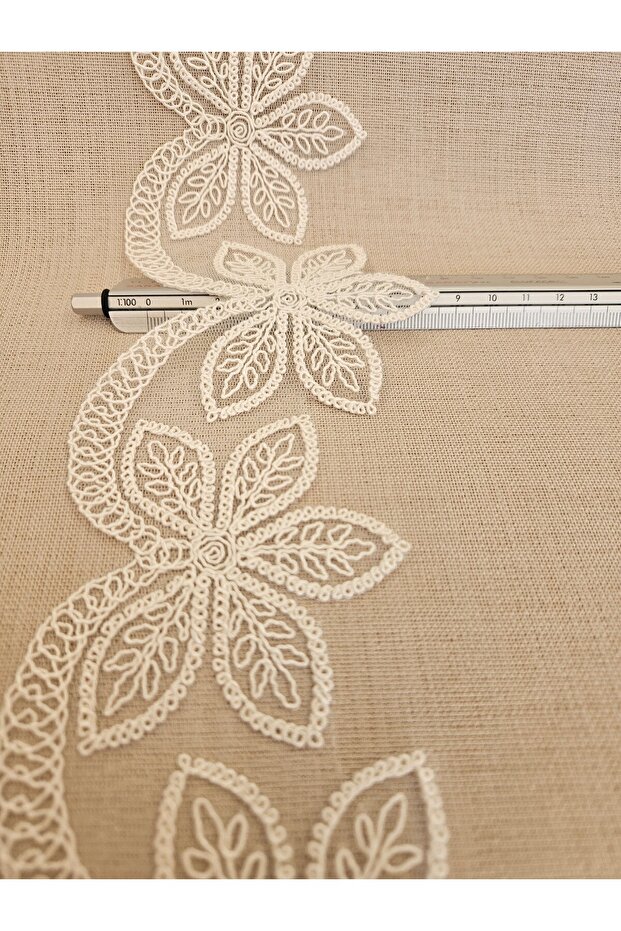 French Lace Guipure 11 Mt. 1 Top.