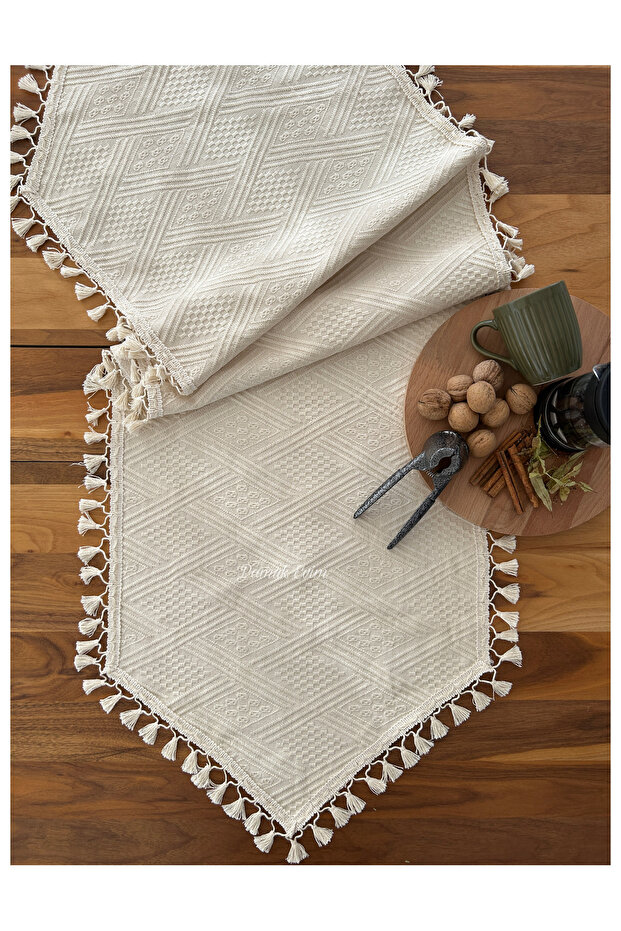 Püsküllü Piramit Model Runner - 2