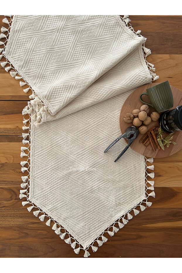 Püsküllü Piramit Model Runner - 1