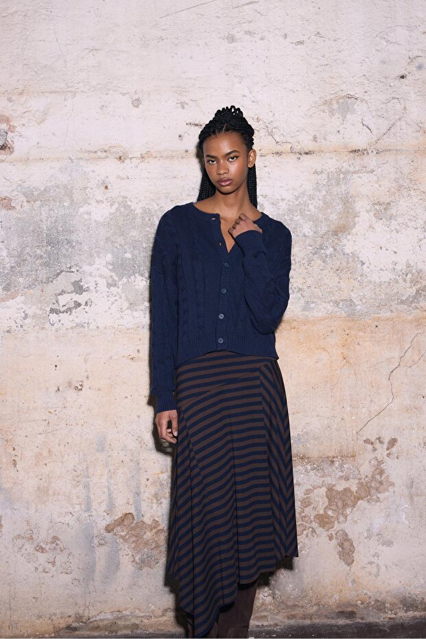 Düğmeli örgü triko hırka - 1