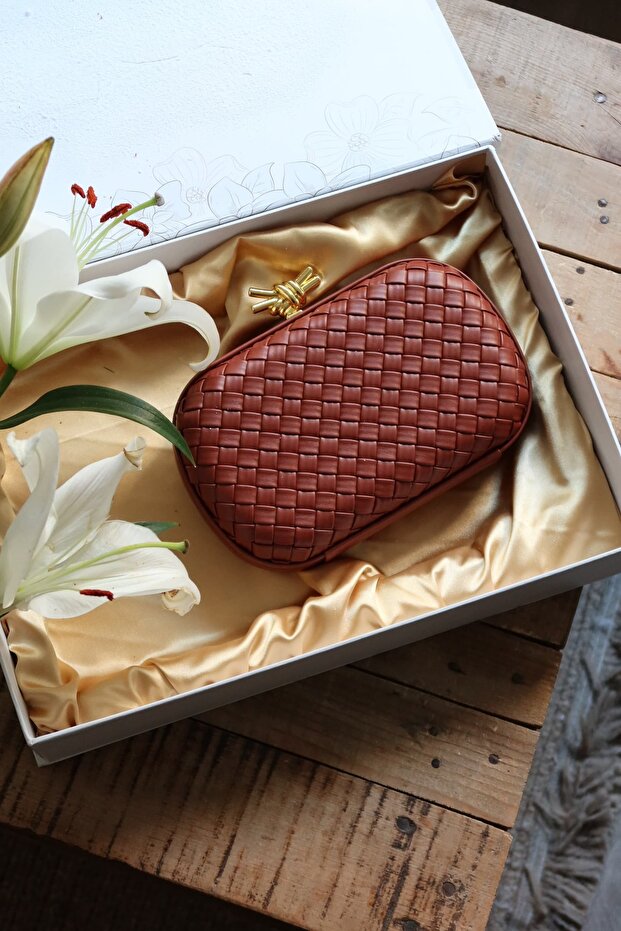 Women's Tan Knitted Textured Chain Clutch Bag