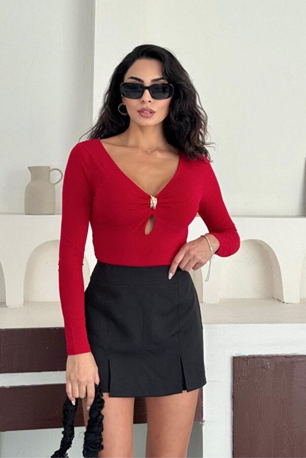 Women's Stylish Sandy Blouse with Low-Cut Chest, Accessories, and Lining on the Front