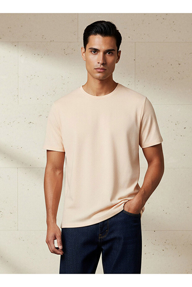 Men Slim Fit Crew Neck Short Sleeves Popcorn Textured T-shirt