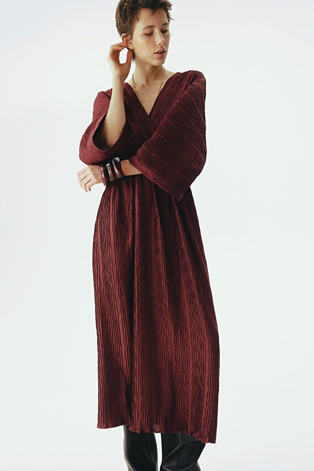 V Yakalı Krinkle Elbise - 2