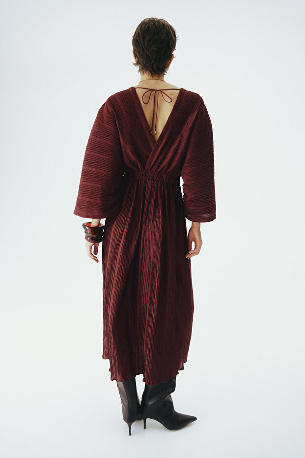 V Yakalı Krinkle Elbise - 7