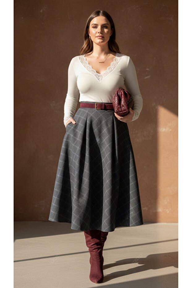 Shoulder Pad Lace Detailed V-Neck Cashmere Blouse
