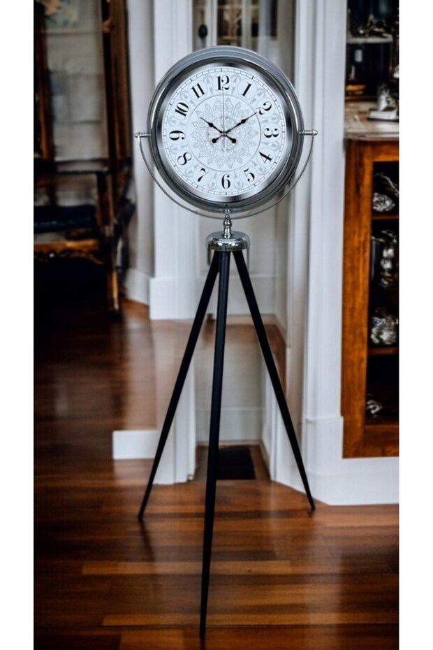 ساعة أنيقة ذات قاعدة ثلاثية الأرجل - 3