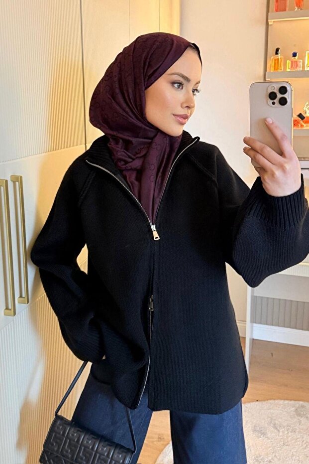 سترة روزي بسحاب باللون الأسود