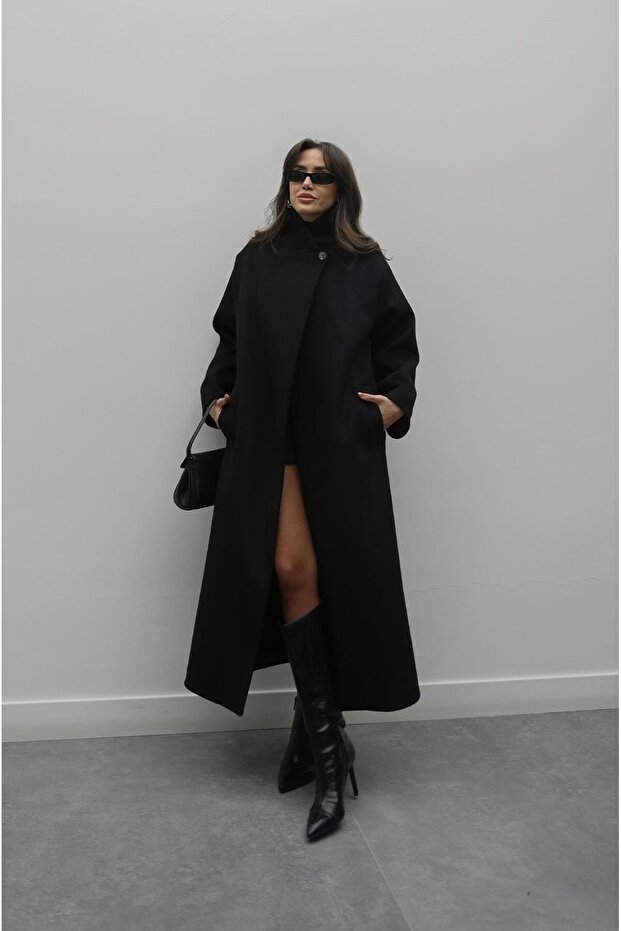 Black Deventer Single Button Detailed Coat