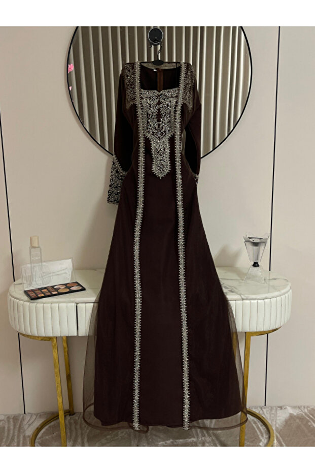 Darin's classic embroidered dress