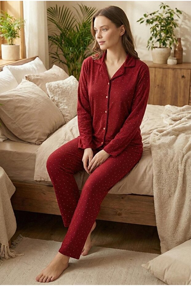 طقم بيجامة بأكمام طويلة وأزرار حمراء من جلد الغزال - 2