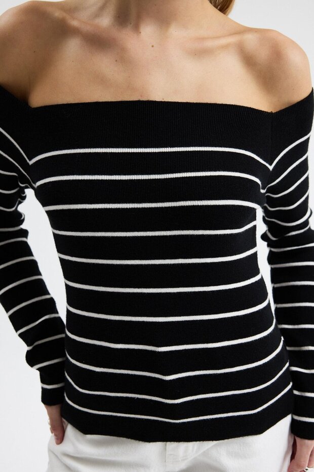 سترة مادونا الأساسية المخططة 1397 - 7