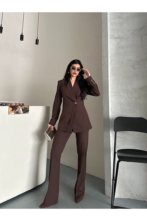 تصميم بدلة سترة وبنطلون غير متماثلة بزر واحد - 7