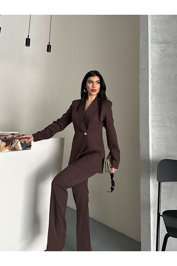 تصميم بدلة سترة وبنطلون غير متماثلة بزر واحد - 5