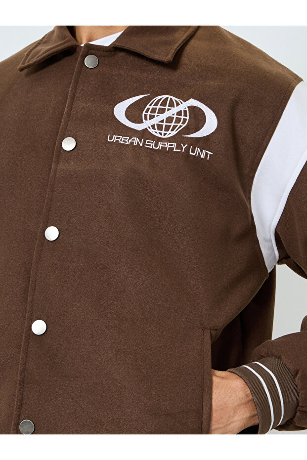 جاكيت رجالي مريح بتصميم رياضي مزين برسومات مرقعة - 4