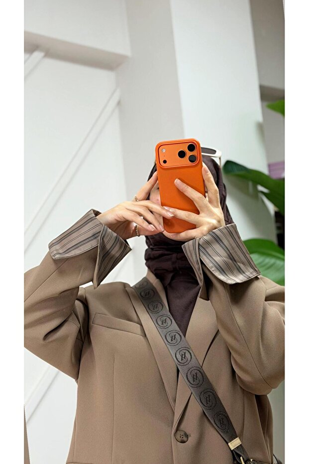 سترة بليزر مخططة باللون البني - 4