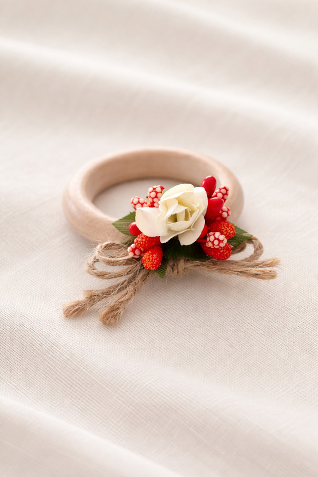 Set of 2 Rustic Red and White Floral Napkin Rings | Wooden Tableware Accessory