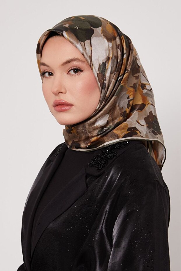 Batik Shadow Flower Pattern Sparkling Crystal Scarf