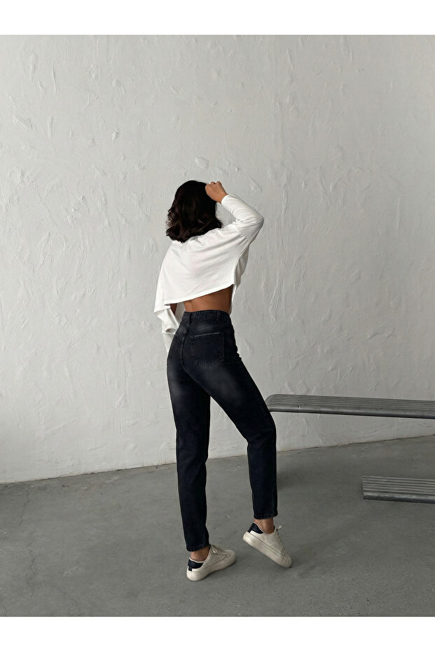 Black Embroidered High Waist Belt Apollet Mom Jeans
