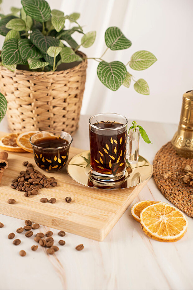 طقم شاي وقهوة مكوّن من 18 قطعة