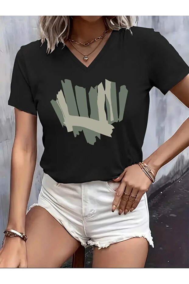 Graphic Heart Printed Women's Oversize V-Neck T-Shirt