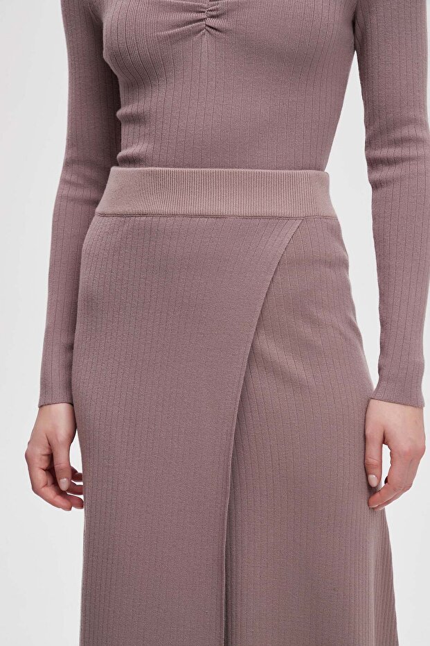 تنورة ميدي ملفوفة بلون موحد - 7