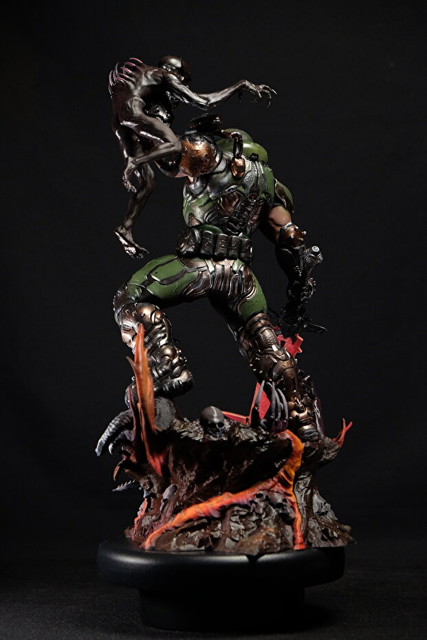 Doom Slayer 1:9 Figür - 5