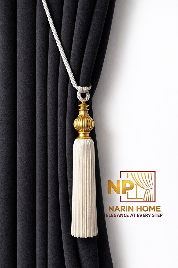 مزهرية سقف مخططة باللون الكريمي والفضي ومجموعة زخارف متوسطة الحجم، NP Narin Home