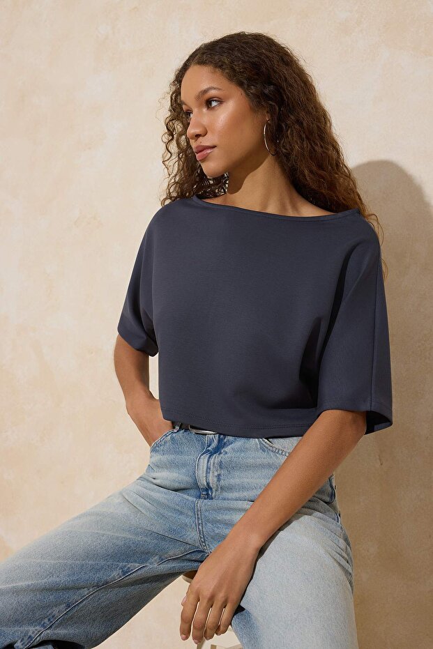 Antrasit Relaxed Kayık Yaka Yarasa Kol Truvakar Crop Soft Touch Örme Bluz TWOSS26BZ00059 - 1