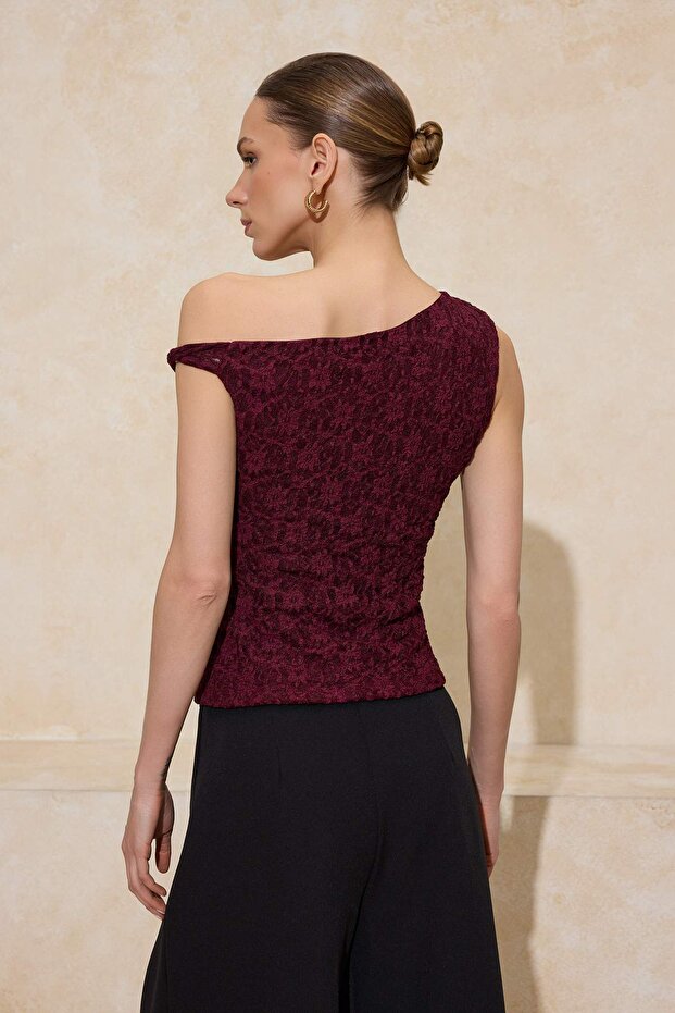 Bordo Fitted/Vücuda Oturan Asimetrik Yaka Düşük Kol Kolsuz Dantel Örme Bluz TWOSS26BZ00077 - 4