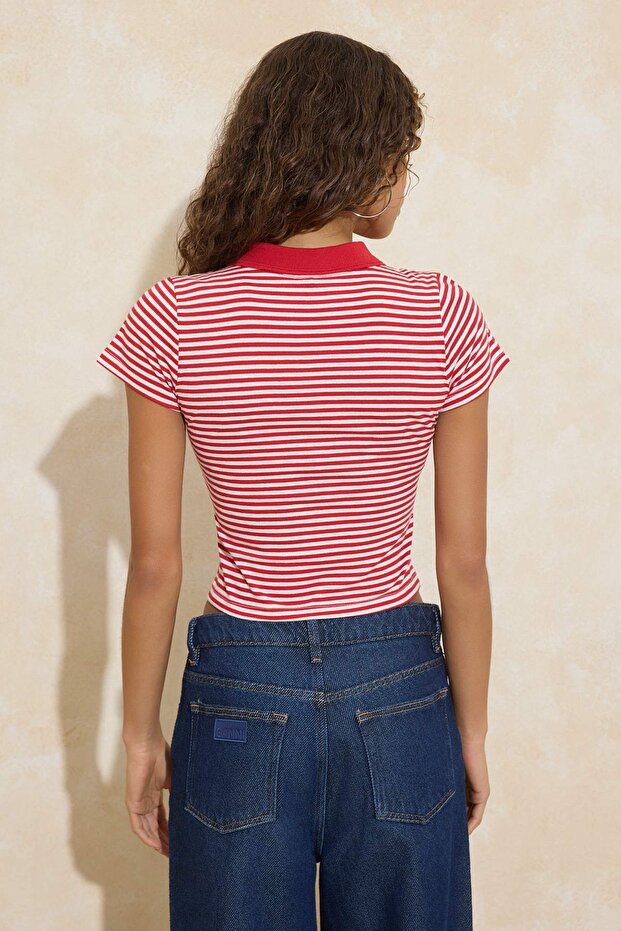 Kırmızı Çizgili Fitted/Vücuda Oturan Polo Yaka Kısa Kollu %100 Pamuk Örme Bluz TWOSS26BZ00094 - 4