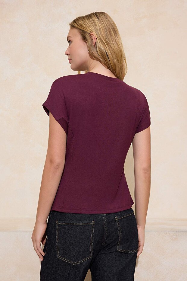 Mürdüm Relaxed/Rahat Kalıp Kayık Yaka Büzgülü Yumuşak Örme T-Shirt TWOSS26BZ00270 - 5
