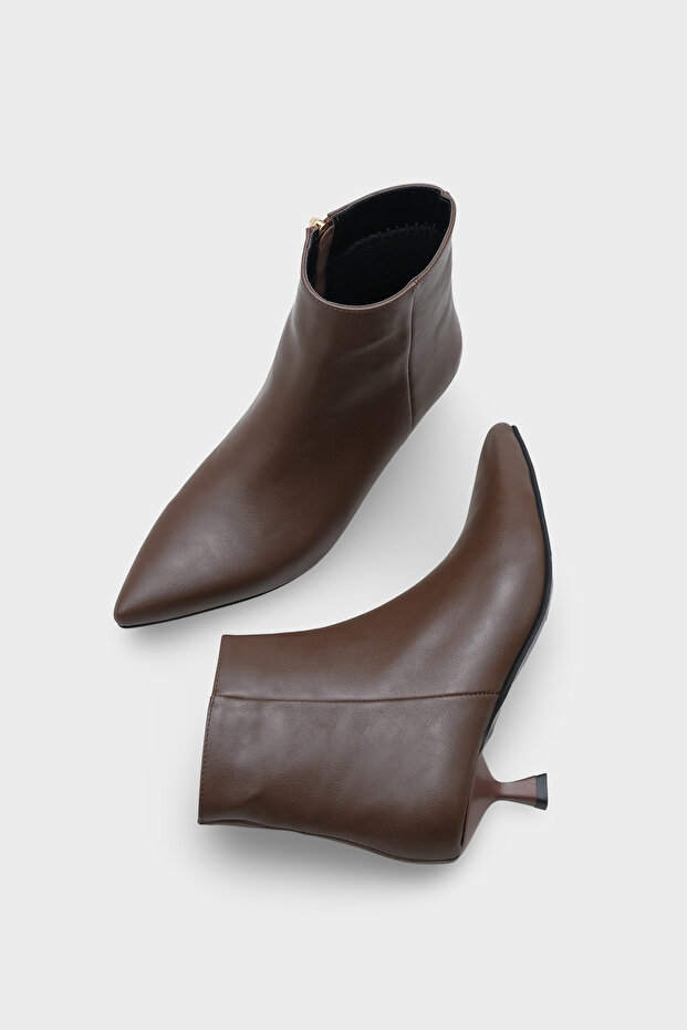 Essie Kadın Bot - 5