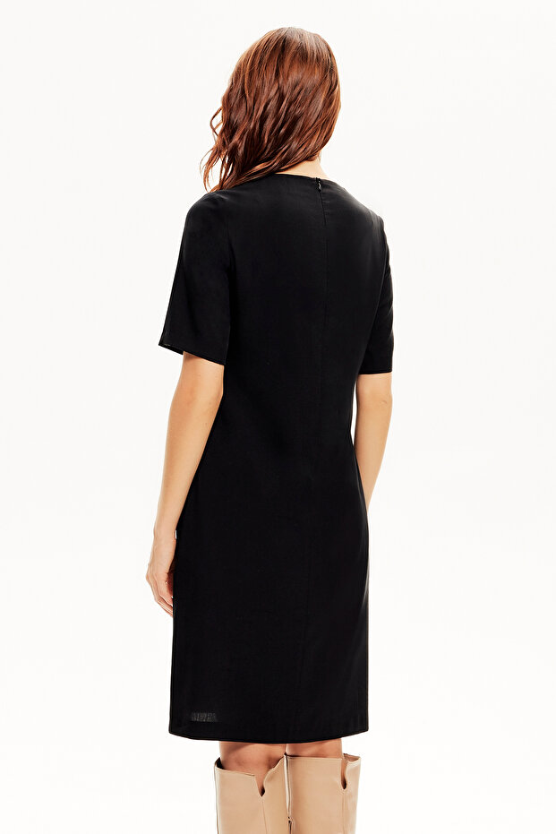 V Yaka Düğmeli Elbise - 3