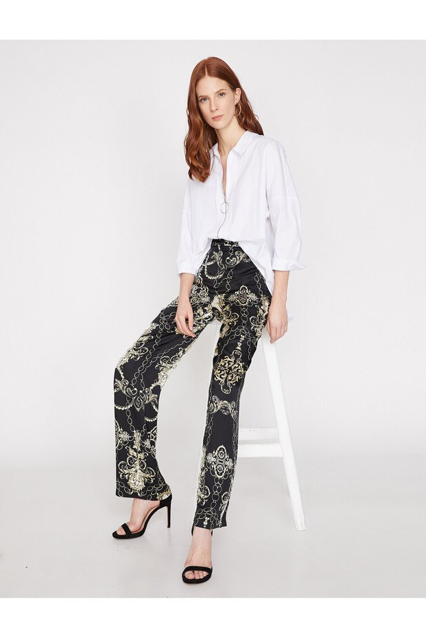Pantaloni cu model