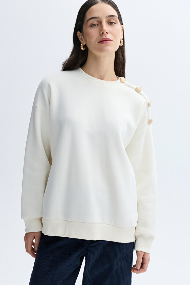 Women's Off-White Loose Fit Button Detailed Crew Neck Sweatshirt
