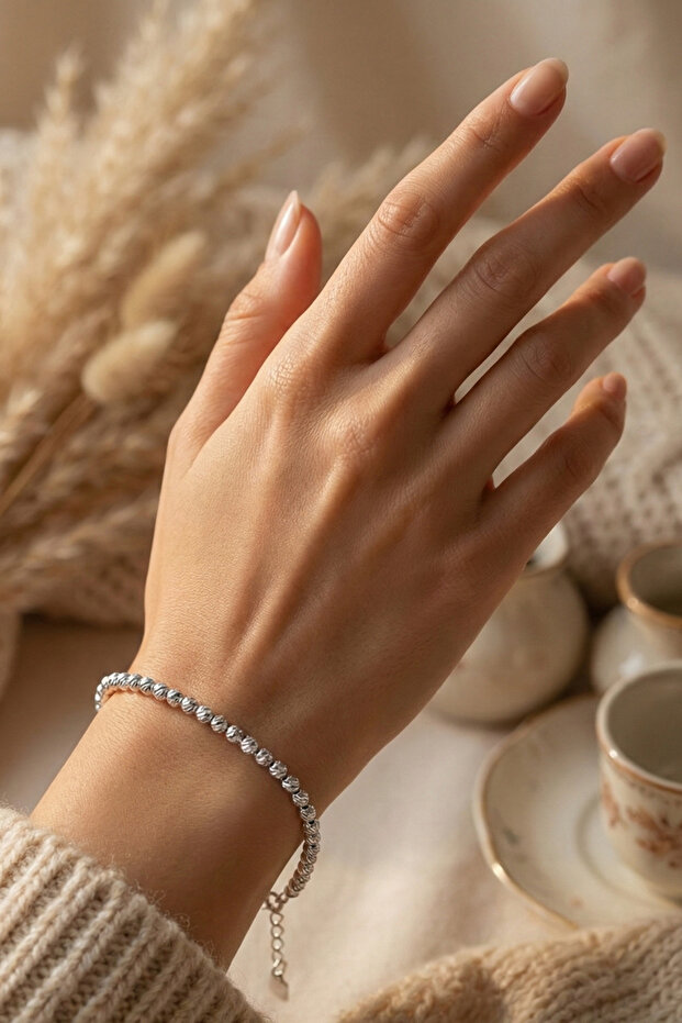 سوار سلسلة قابل للتعديل مطرز بالخرز الرقيق باللون الفضي من دوريكا - 1