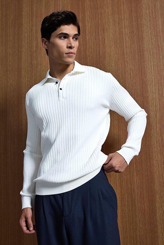 Men's Slim Fit Polo Neck Corded Fabric Knitted Sweater Ecru