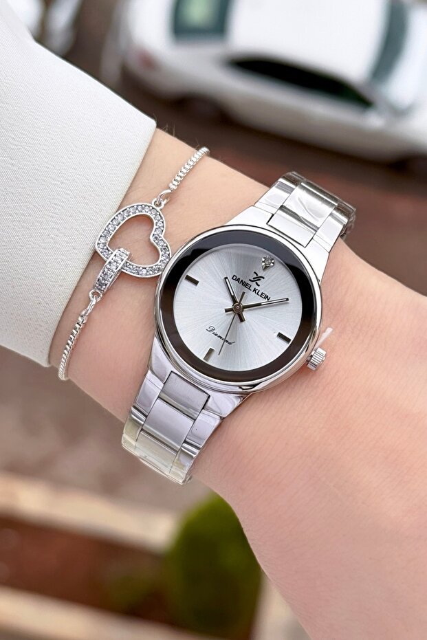 Metallic Color Women's Wristwatch and Bracelet