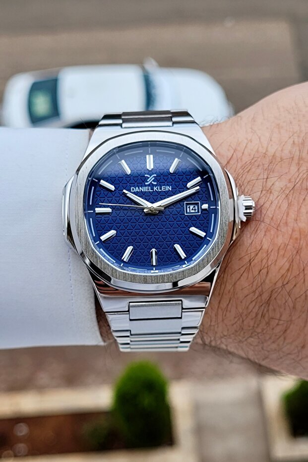 41 mm Men's Wristwatch with Navy Blue Dial, Metallic Color Strap, 2 Years Warranty