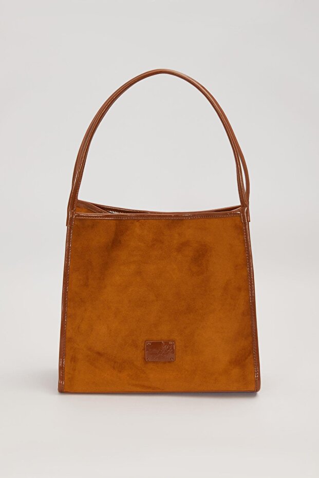 حقيبة كتف كبيرة مستطيلة الشكل باللون البني - 2