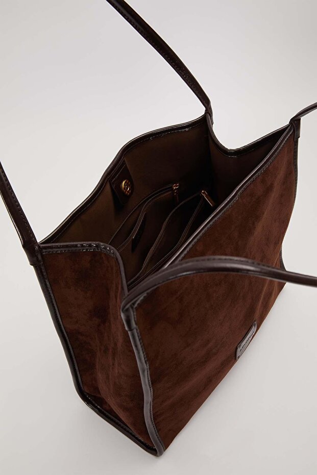 حقيبة كتف عريضة على شكل مستطيل من Camel - 3