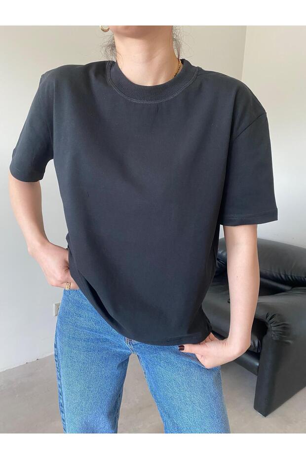 تي شيرت أسود برقبة دائرية - 1