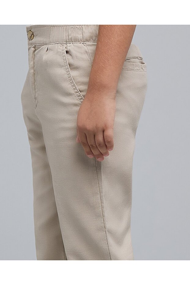 Solid Regular Fit Pants With Button Closure - 6