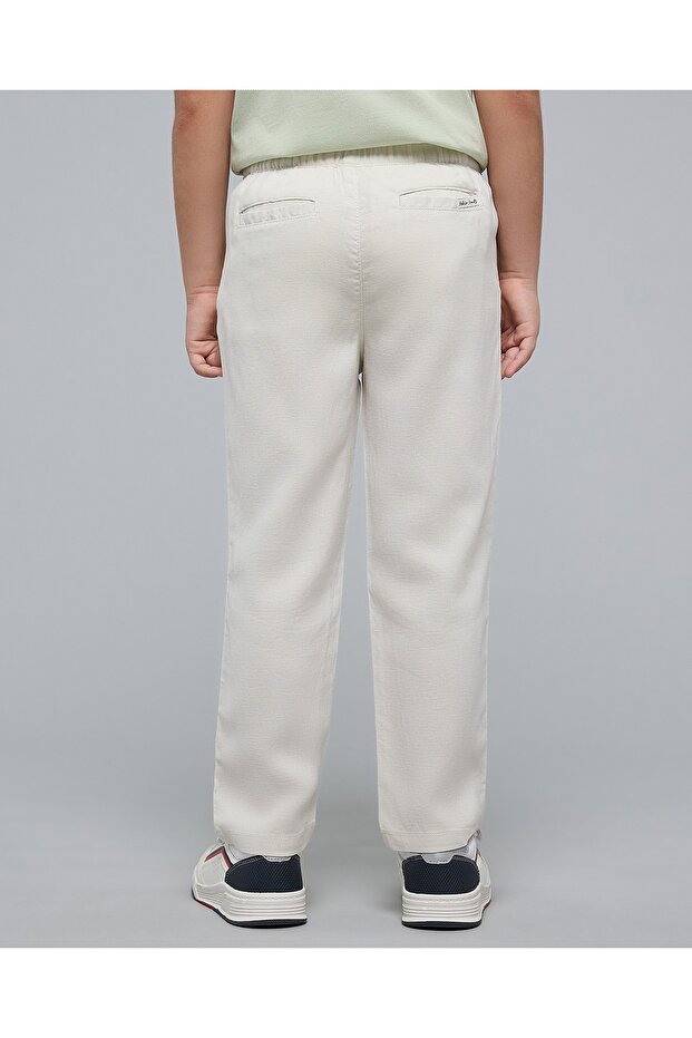 Solid Regular Fit Pants With Button Closure - 4