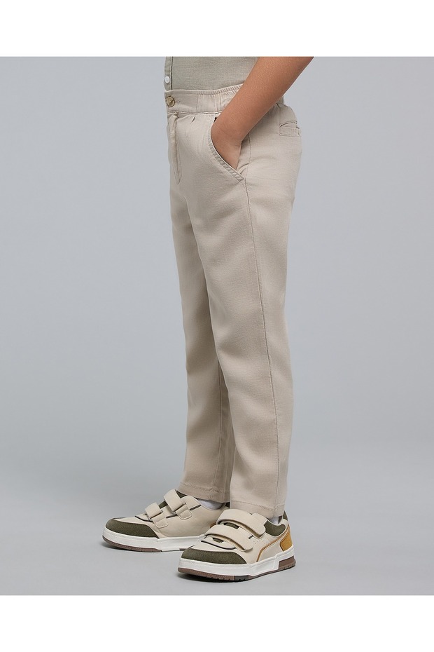 Solid Regular Fit Pants With Button Closure - 3