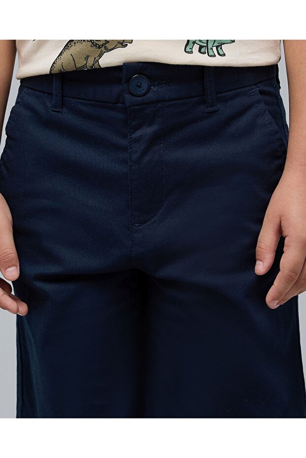 شورت رجالي أزرق داكن سادة مع إغلاق بأزرار - 5