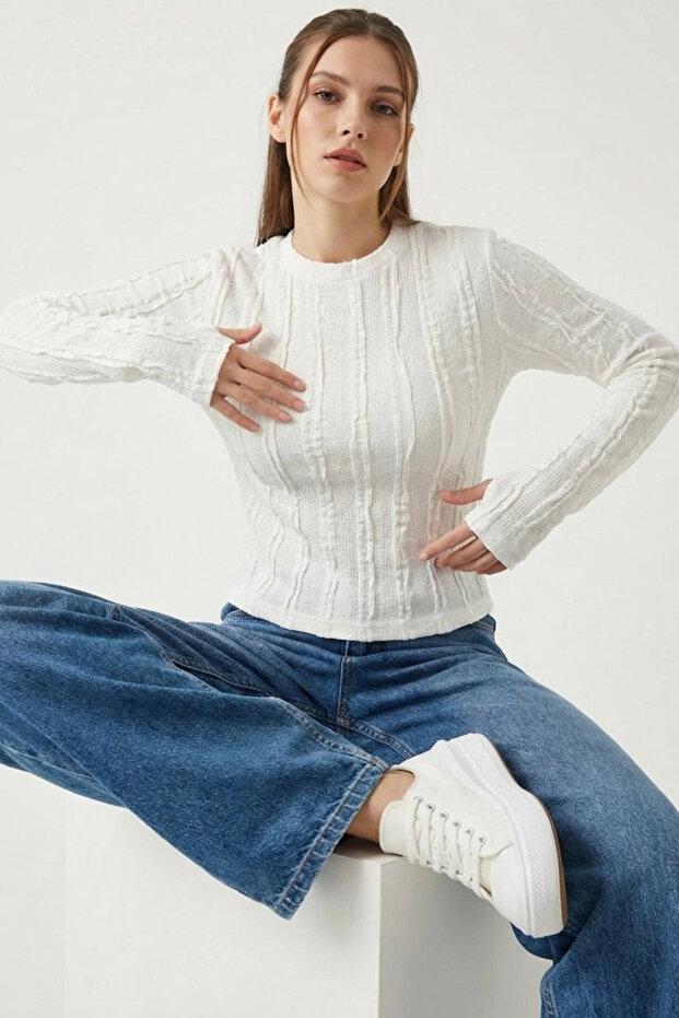 بلوزة محبوكة بنسيج 980 - أبيض - 2