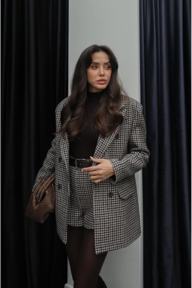 Mink kockás kétsoros kabát és rövidnadrág szett - 5