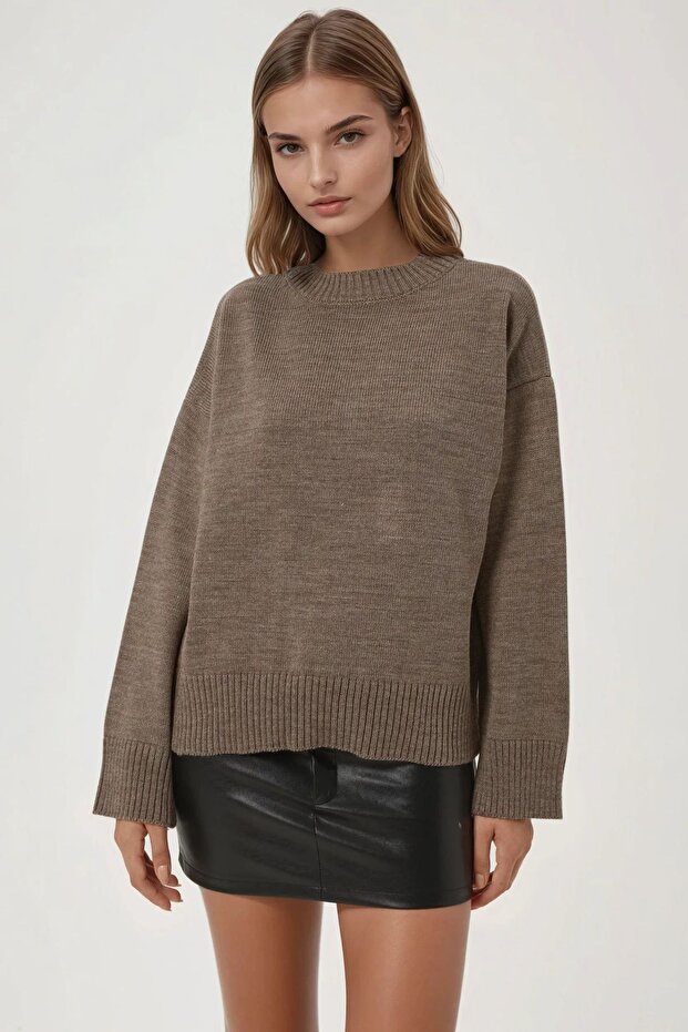 Comfortable round neck sweater - 8